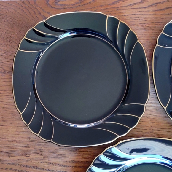Wave Golden Black Salad Plates Gallery Collections by Ranmaru - Picture 2 of 10